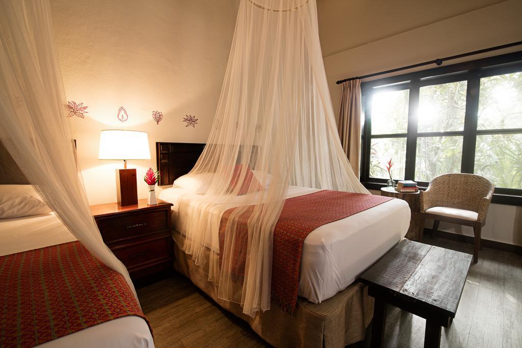 Hotel Jungle Lodge Tikal Esterno foto